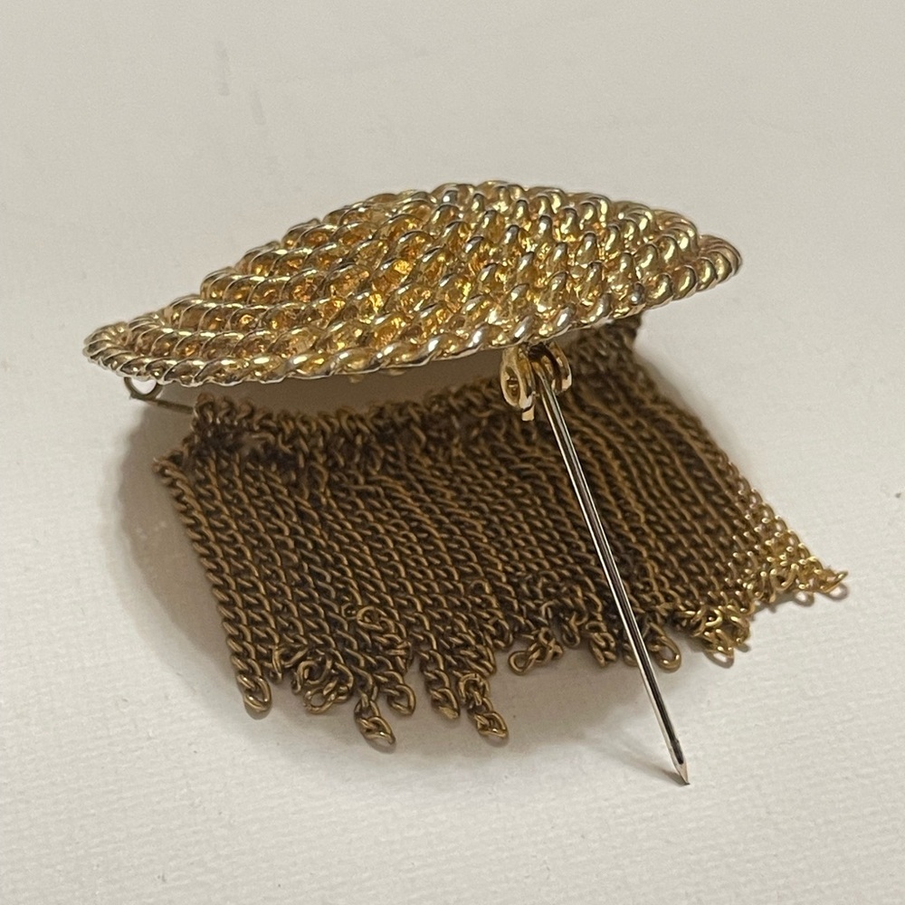 Elegant Gold Chain Fringe Brooch - Picture 6 of 10